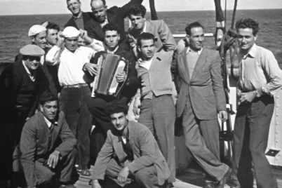 1.-italians-with-accordion-aboard-the-Argentina.jpg